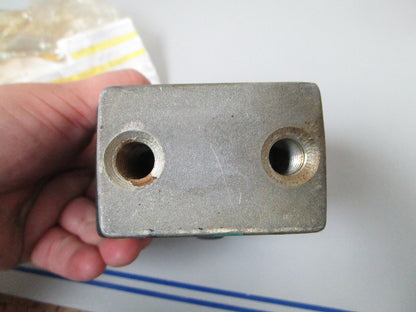 *NEW OEM* 0720 OMC Johnson Evinrude Lower Rubber Mount 5005694