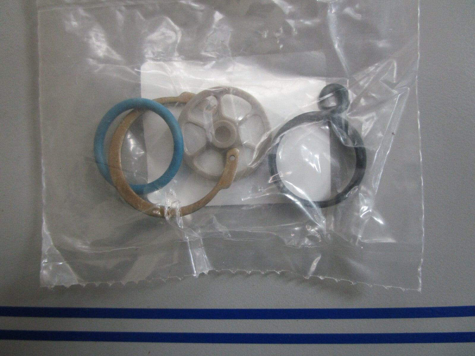 *NEW OEM* 0820 Volvo Penta Seal Kit 3861268