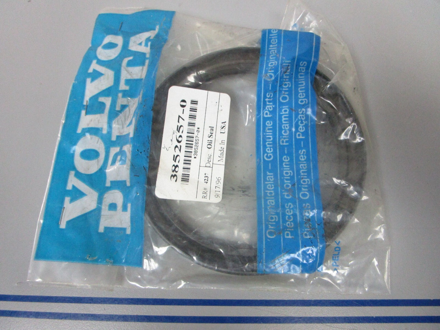 *NEW OEM* 0810 Volvo Penta Oil Seal 3852657