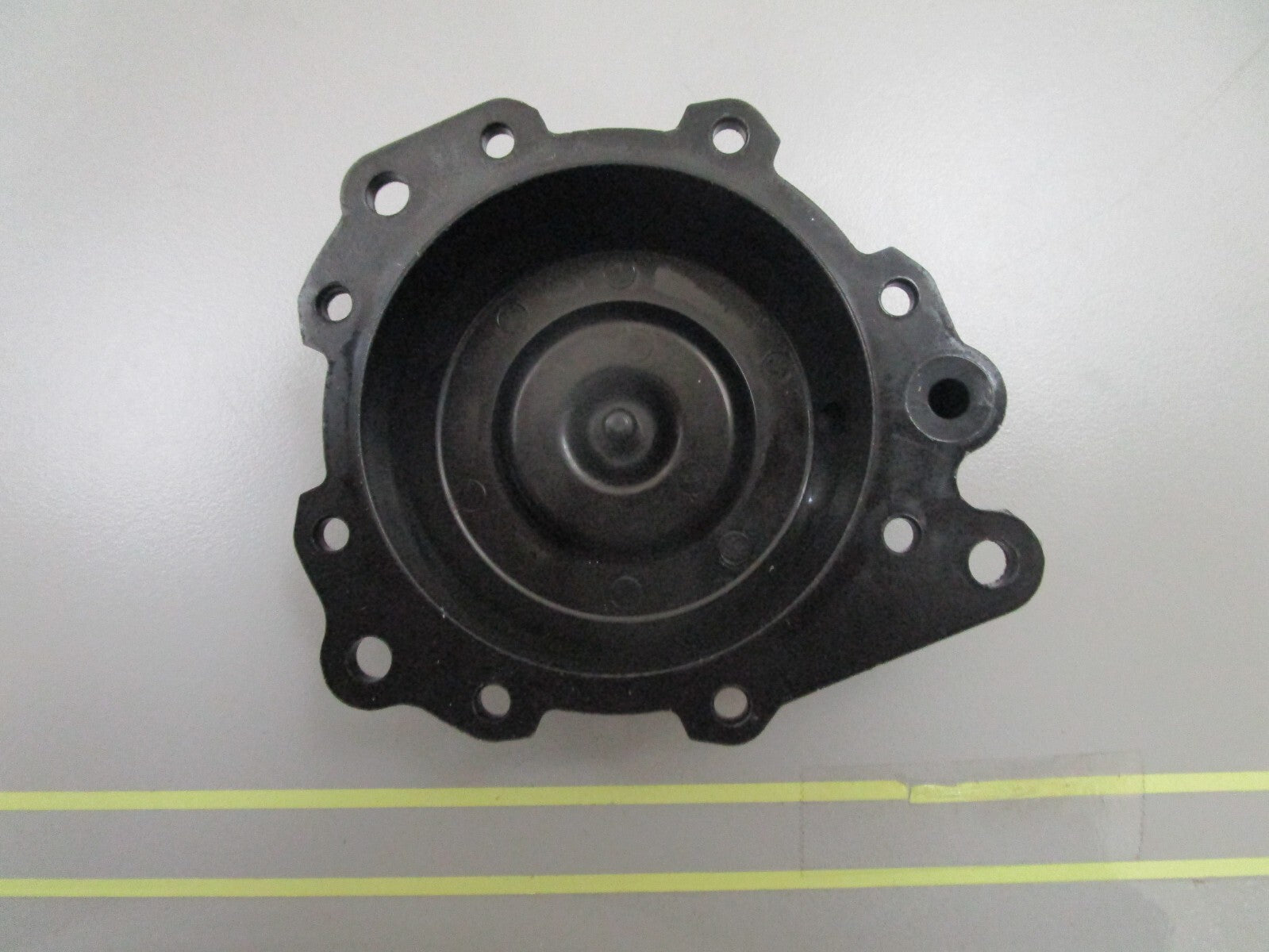 *NEW OEM* 0810 OMC Johnson Evinrude Motor Housing 175242 0175242