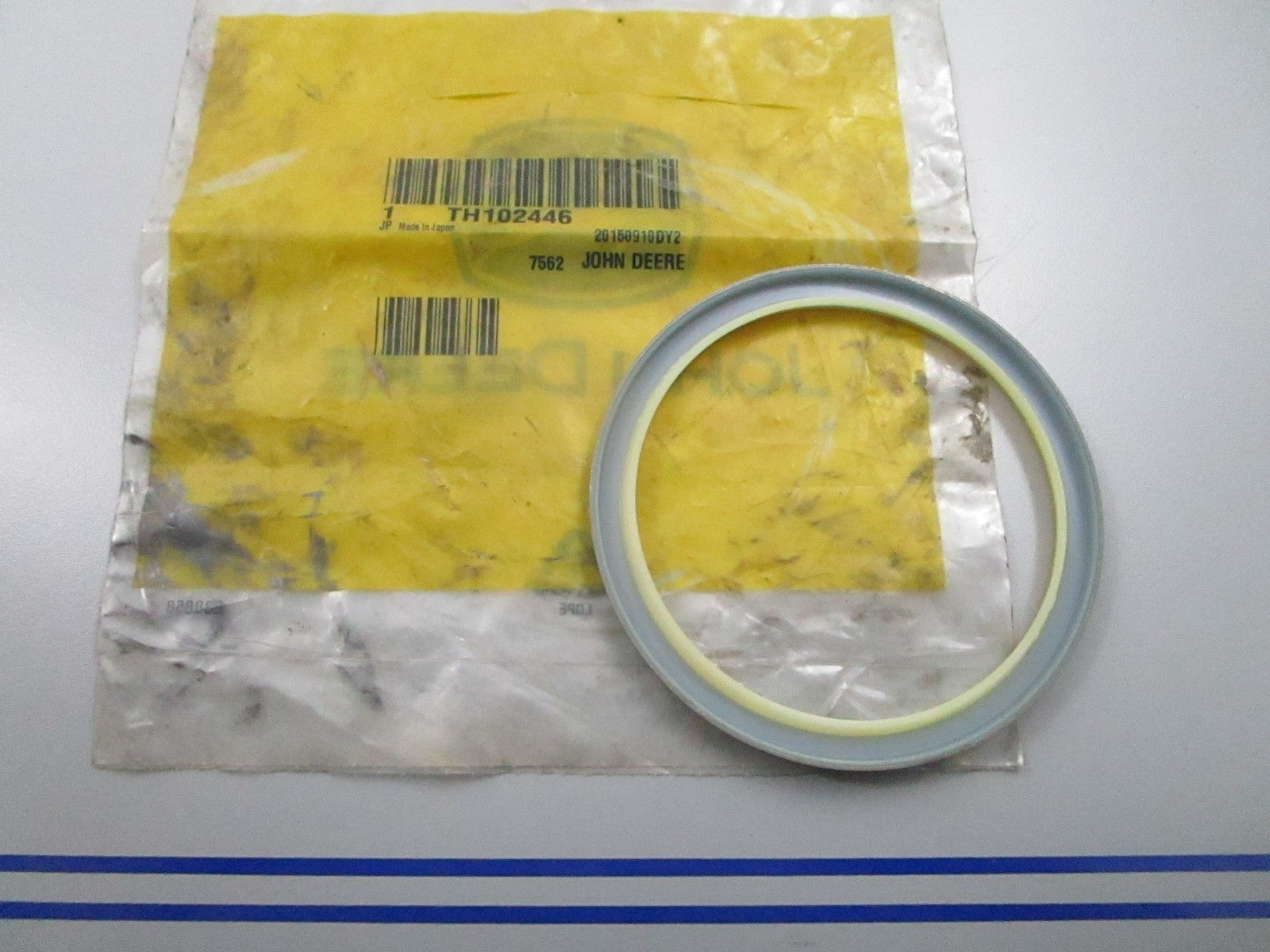 *NEW OEM* 0810 John Deere Seal TH102446