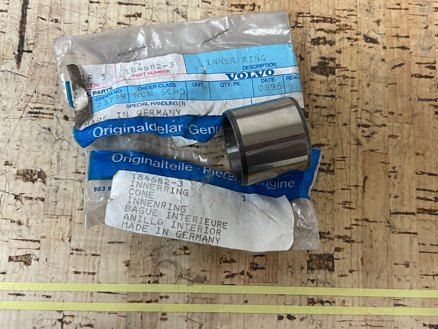 *NEW OEM* 0810 Volvo Penta Inner Ring 184682