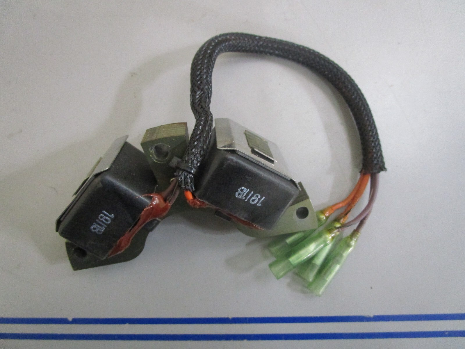 *NEW OEM* 0820 OMC Johnson Evinrude Coil & Lam Assy 445128 0445128