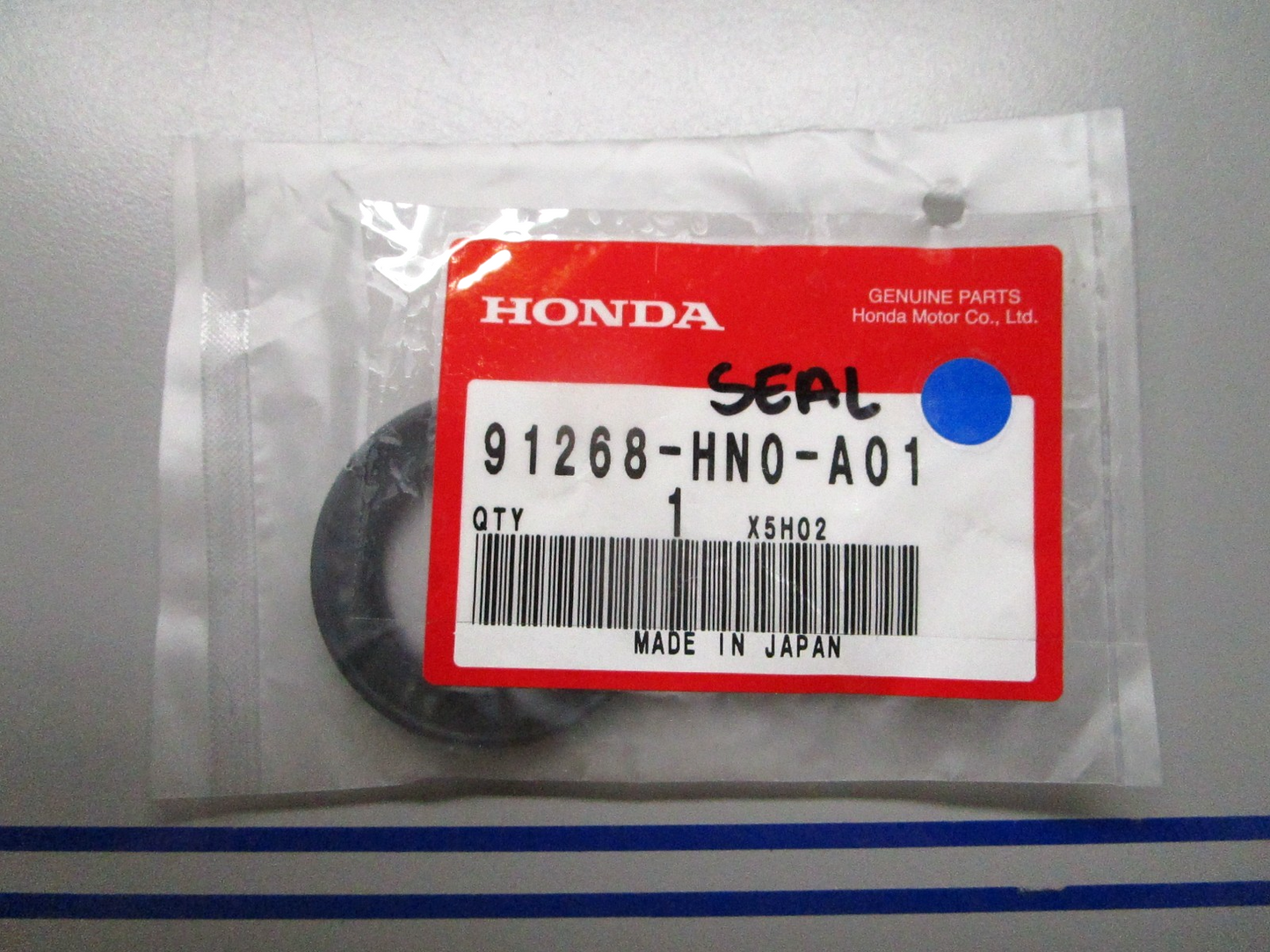 *NEW OEM* 0810 Honda Seal 91268-HN0-A01
