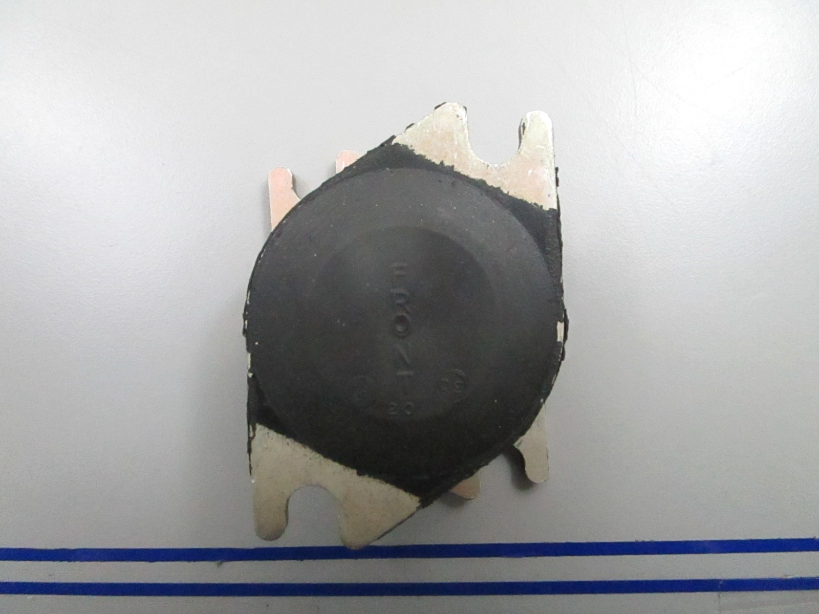 *NEW OEM* 0810 Mercury Force Shock Mount F183346-1