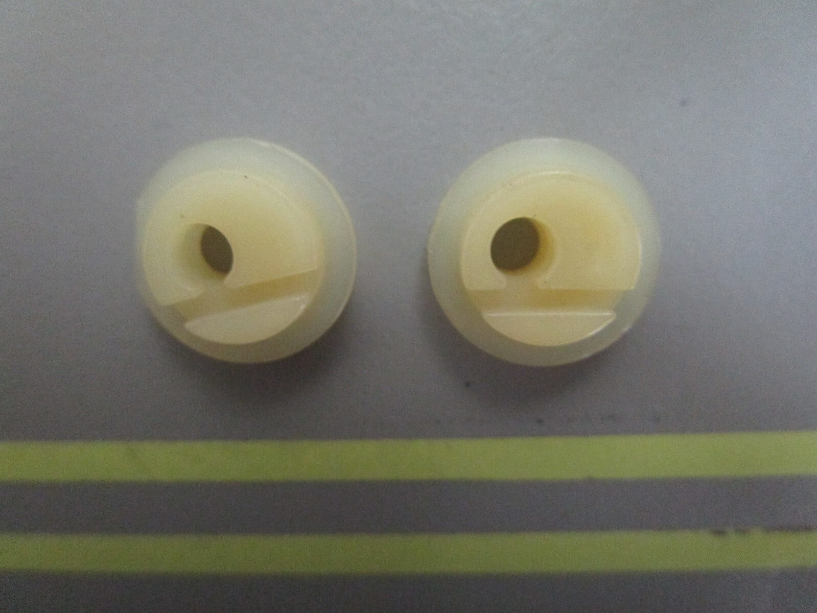 *NEW OEM* (LOT OF 2) 0810 OMC Johnson Evinrude Bushing 305456 0305456