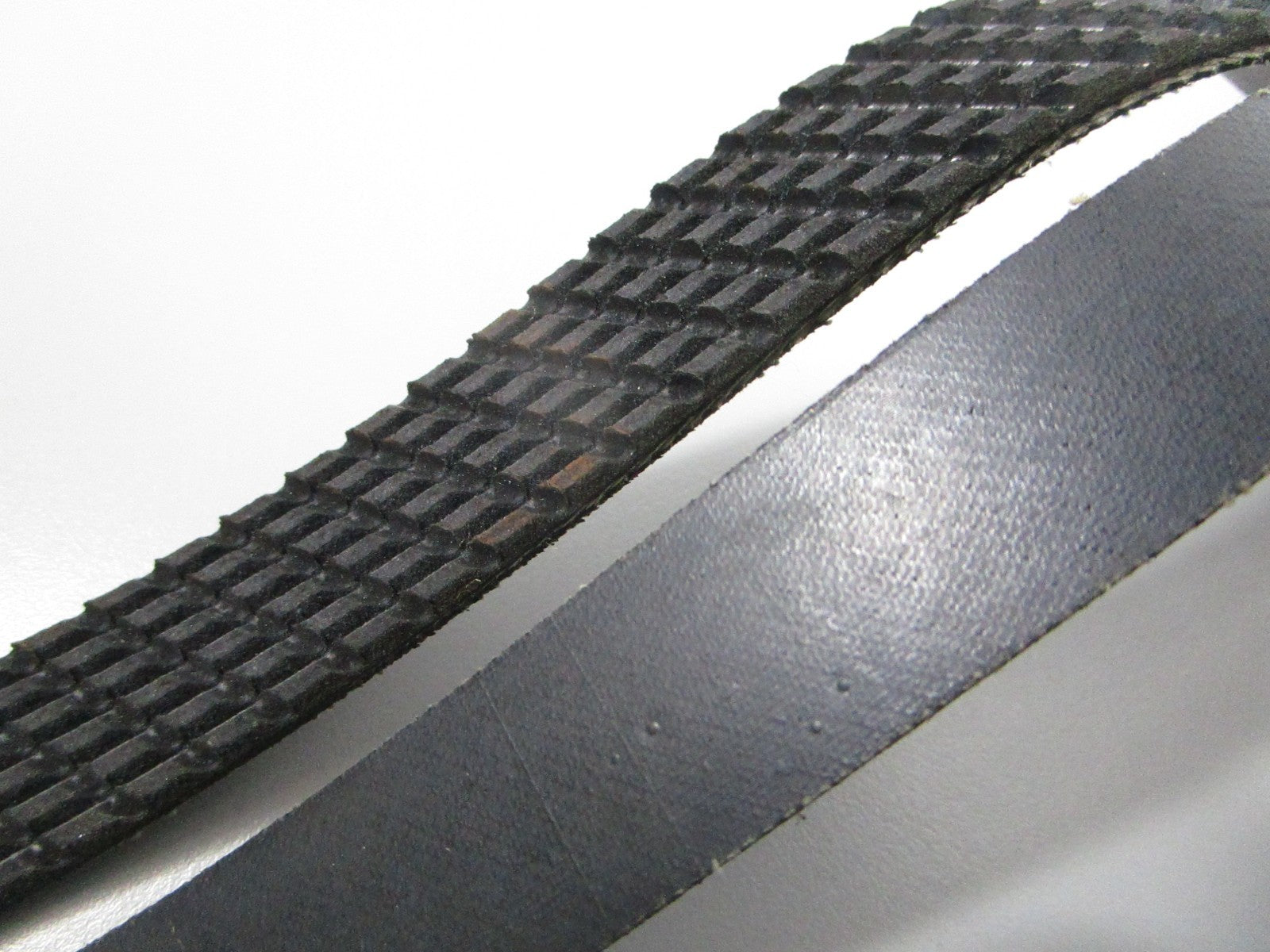 NEW OEM 3861500 Volvo Penta Belt 0810