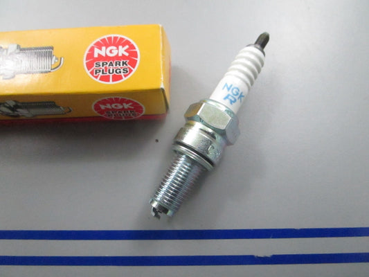 *NEW* 0810 NGK Spark Plug CR6E