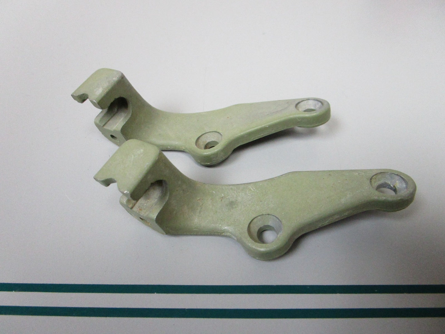 NEW OEM (LOT OF 2) 321637 0321637 OMC Johnson Evinrude Shift Bracket 0810