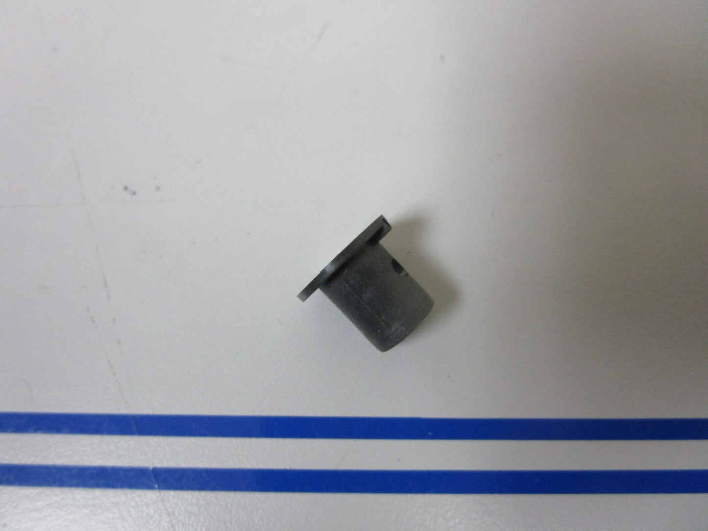 *NEW OEM* 0810 OMC Johnson Evinrude Bushing 305347 0305347