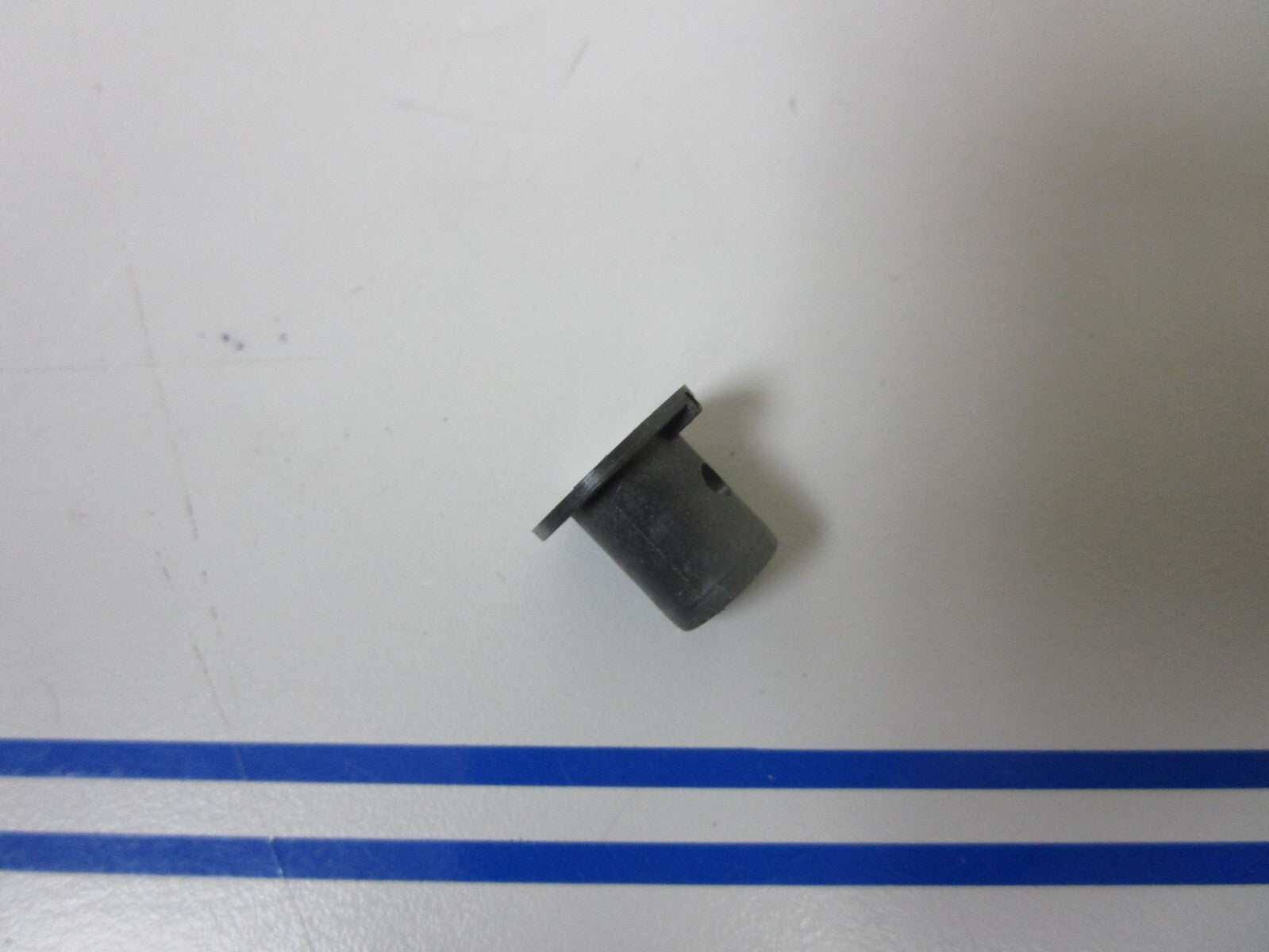 *NEW OEM* 0810 OMC Johnson Evinrude Bushing 305347 0305347