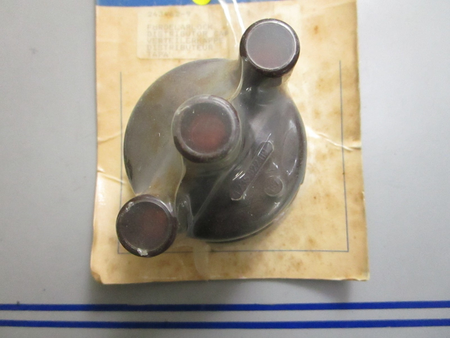 *NEW OEM* 0820 Volvo Penta Distributor Cap 243462