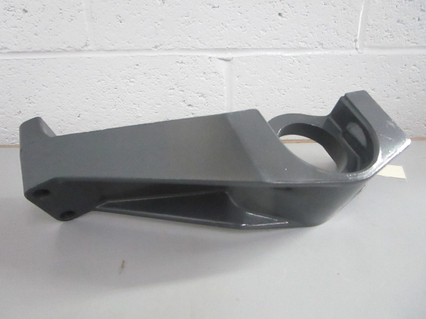 NEW OEM 914495 0914495 OMC Johnson Evinrude Bracket 0820