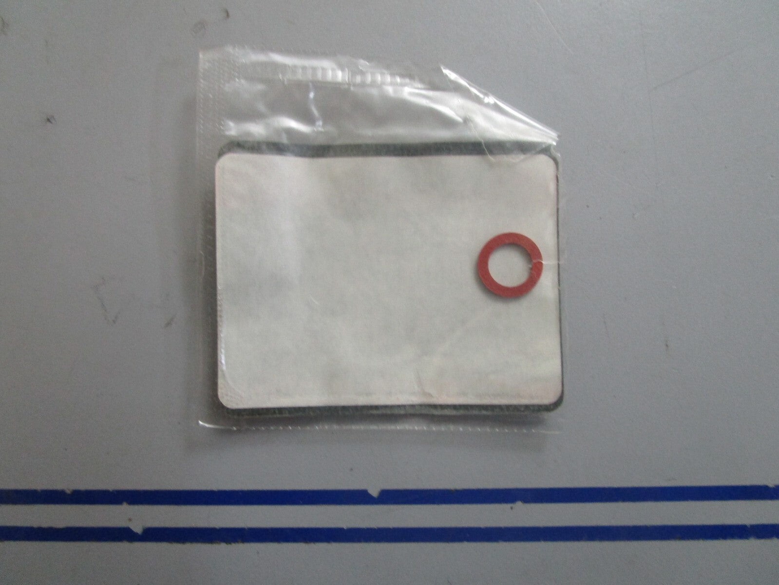 *NEW OEM* 0810 OMC Johnson Evinrude Bolt Gasket 5031037