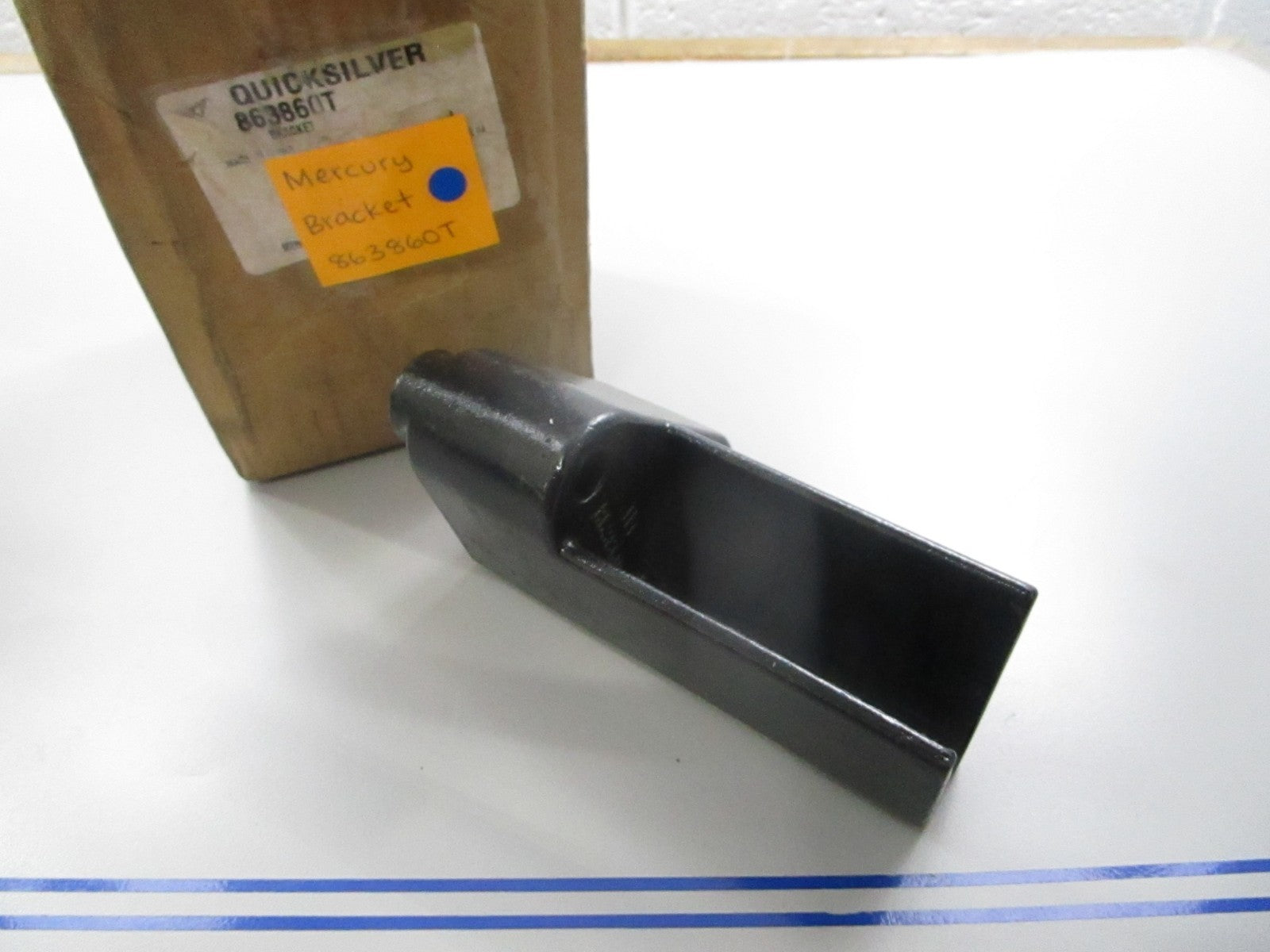 *NEW OEM* 0810 Mercury Quicksilver Bracket 863860T