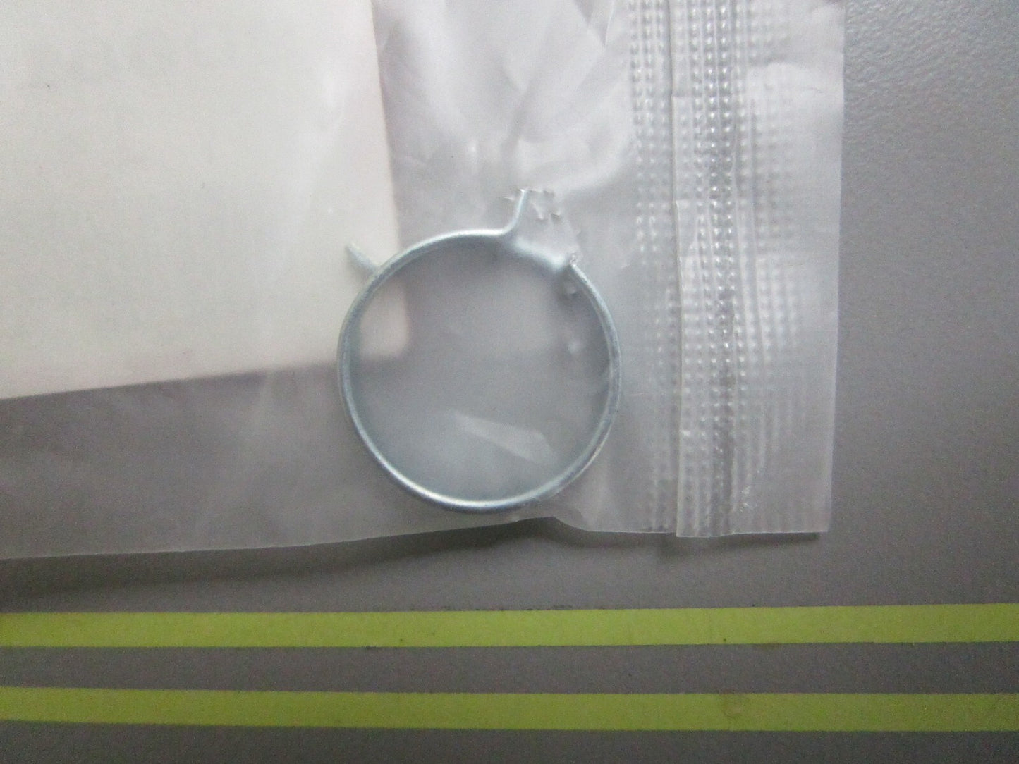 *NEW OEM* 0810 Honda Clip 90651-VD6-901