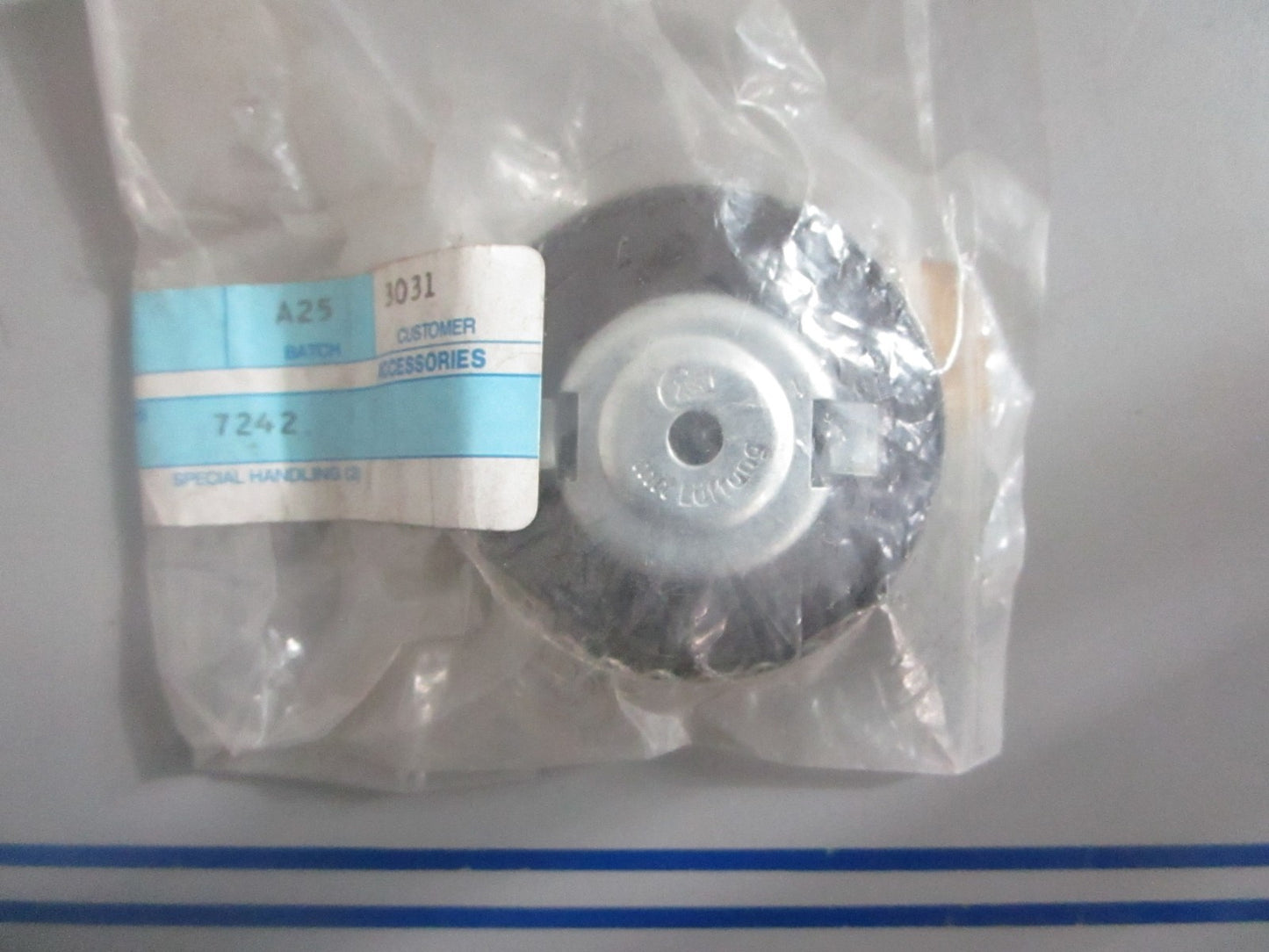*NEW OEM* 0820 Volvo Penta Oil Filler Cap 3848303
