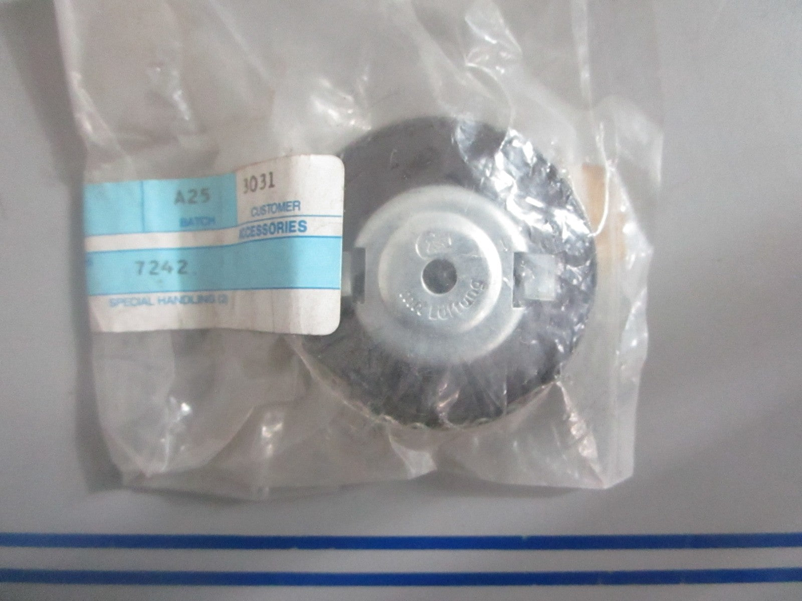 *NEW OEM* 0820 Volvo Penta Oil Filler Cap 3848303