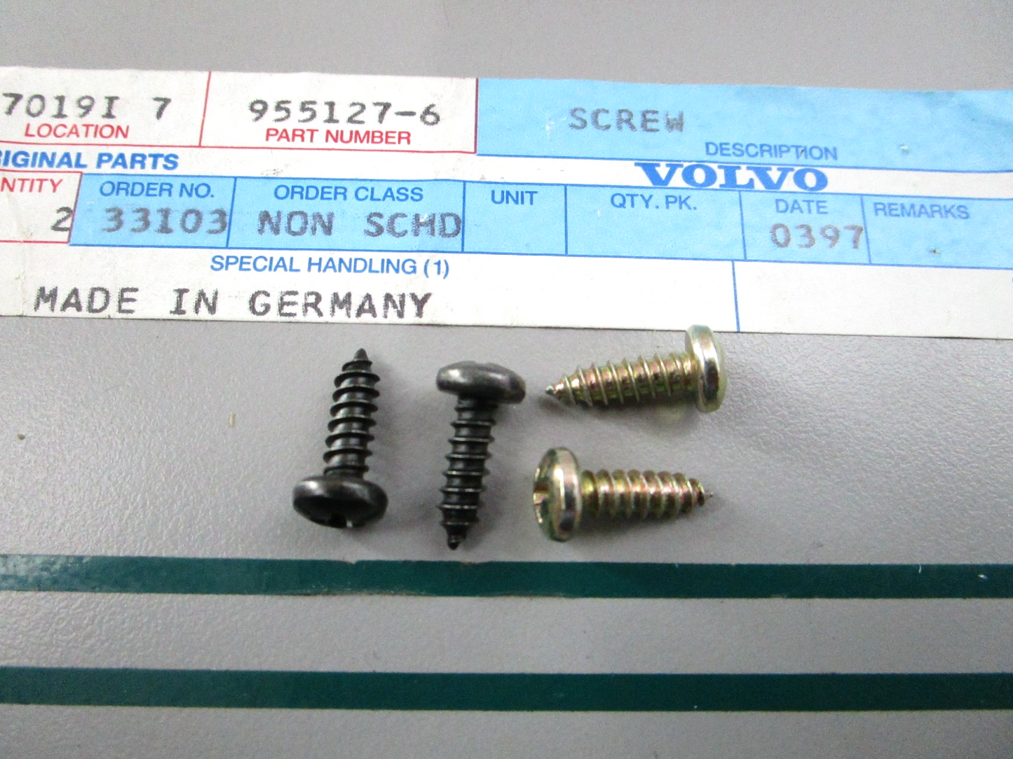 NEW OEM (LOT OF 4) 955127 Volvo Penta Screw 0810