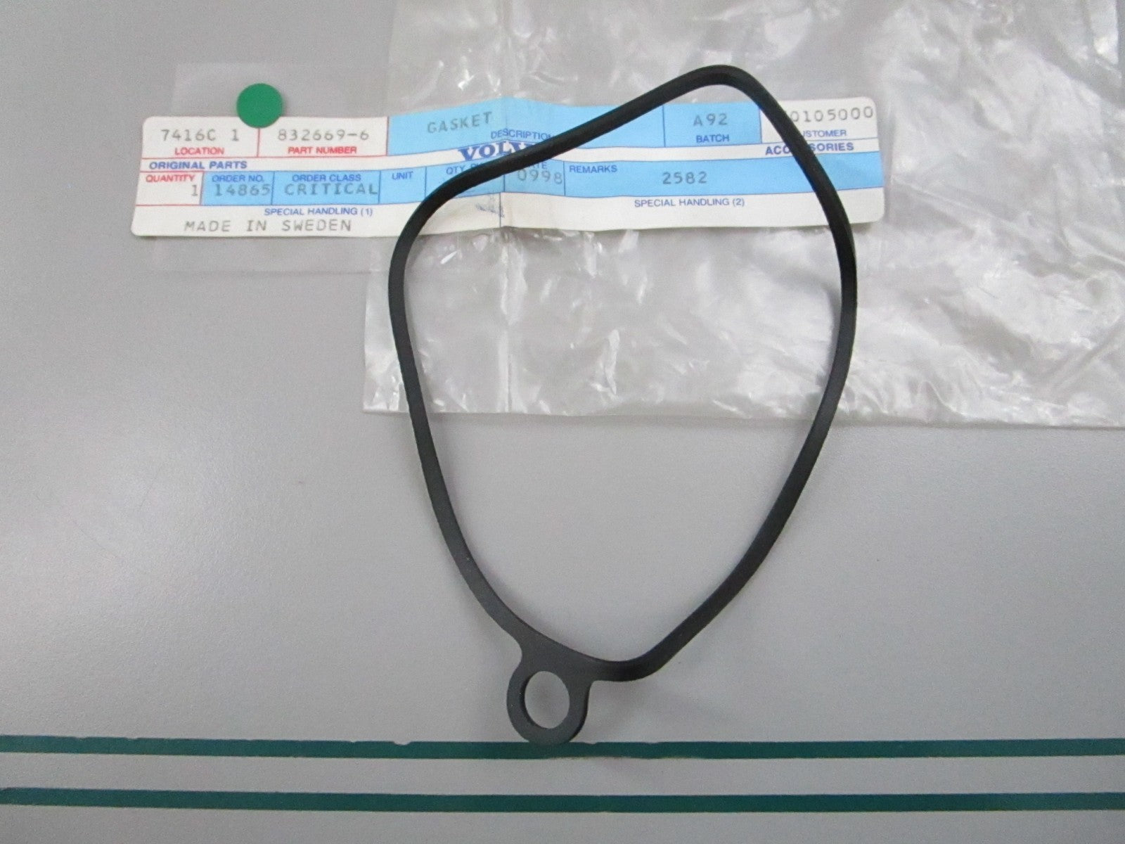NEW OEM 832669-6 Volvo Penta Gasket 0810