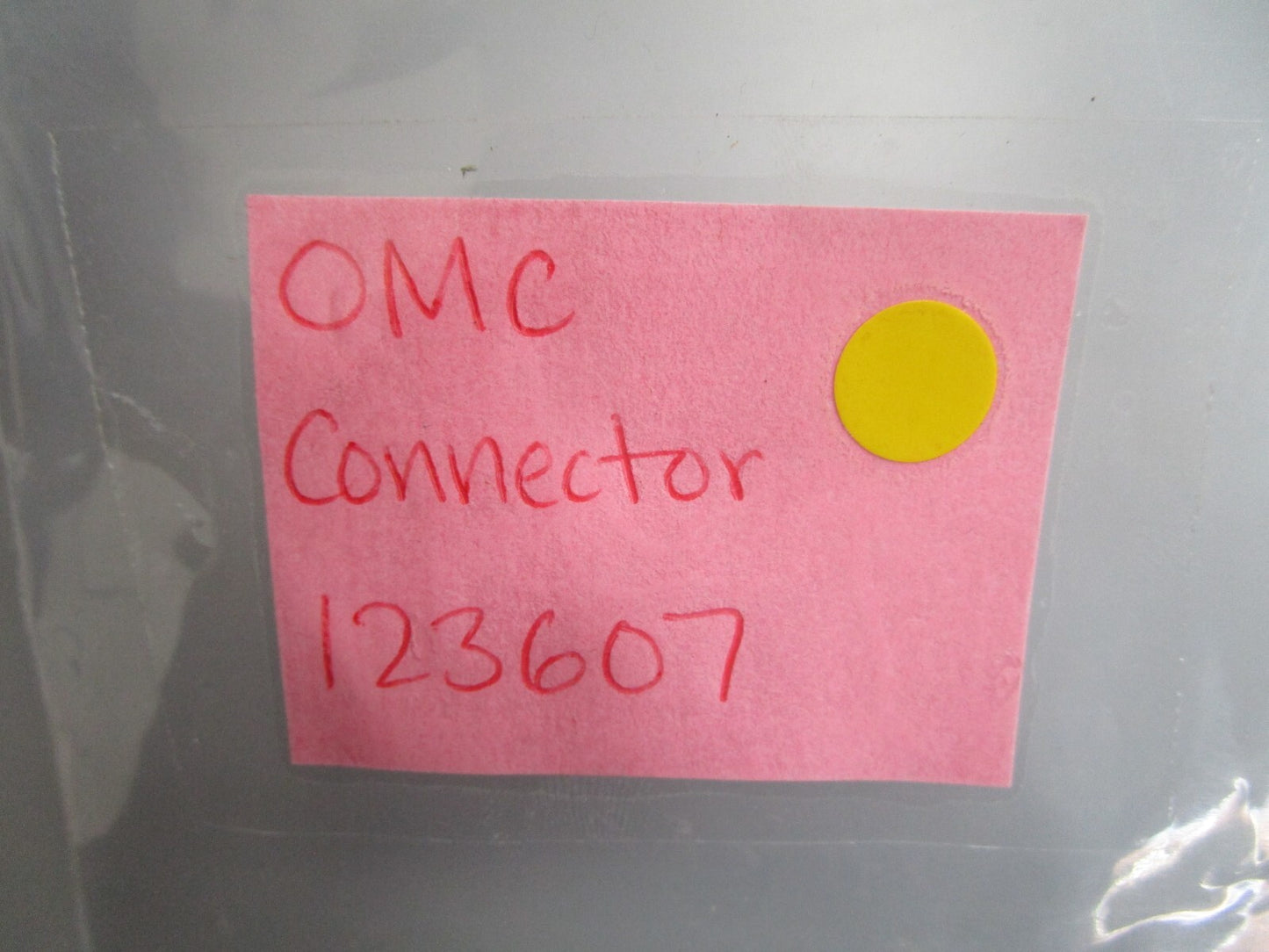 *NEW OEM* 0810 OMC Johnson Evinrude Connector 123607 0123607