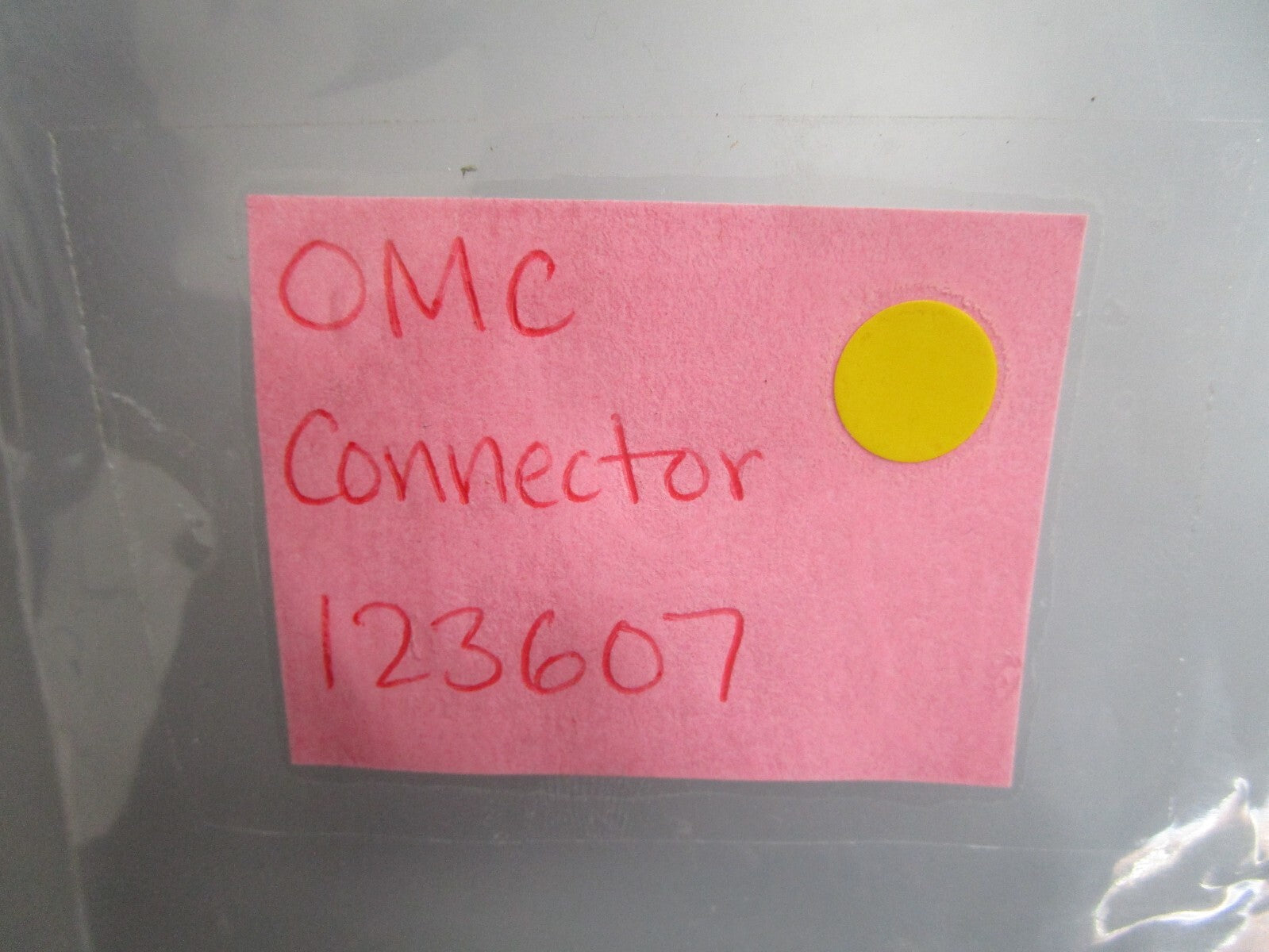 *NEW OEM* 0810 OMC Johnson Evinrude Connector 123607 0123607