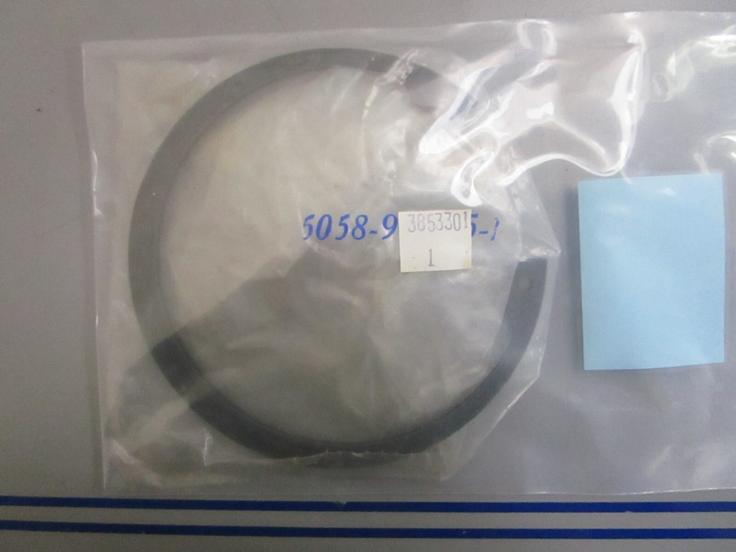 *NEW OEM* 0810 OMC Johnson Evinrude Retaining Ring 3853301