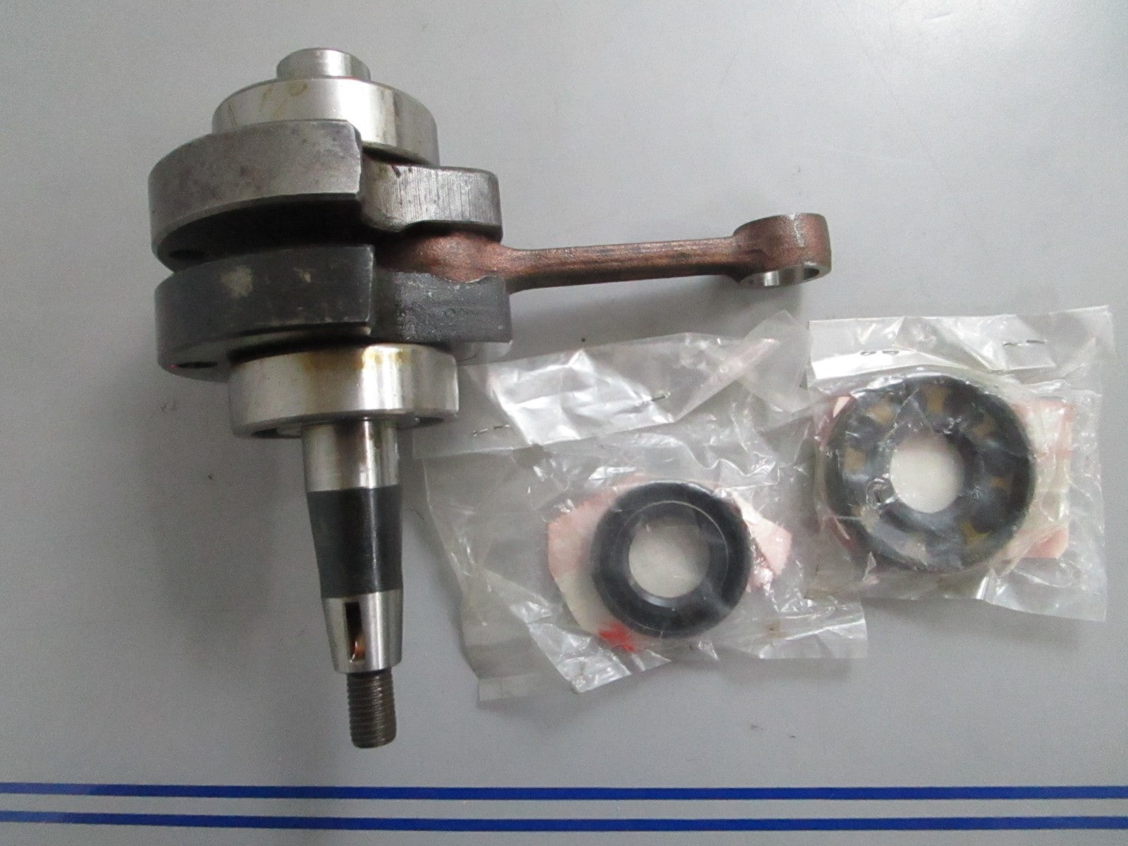 *NEW OEM* 0820 Suzuki Crankshaft Assy 12200-98301