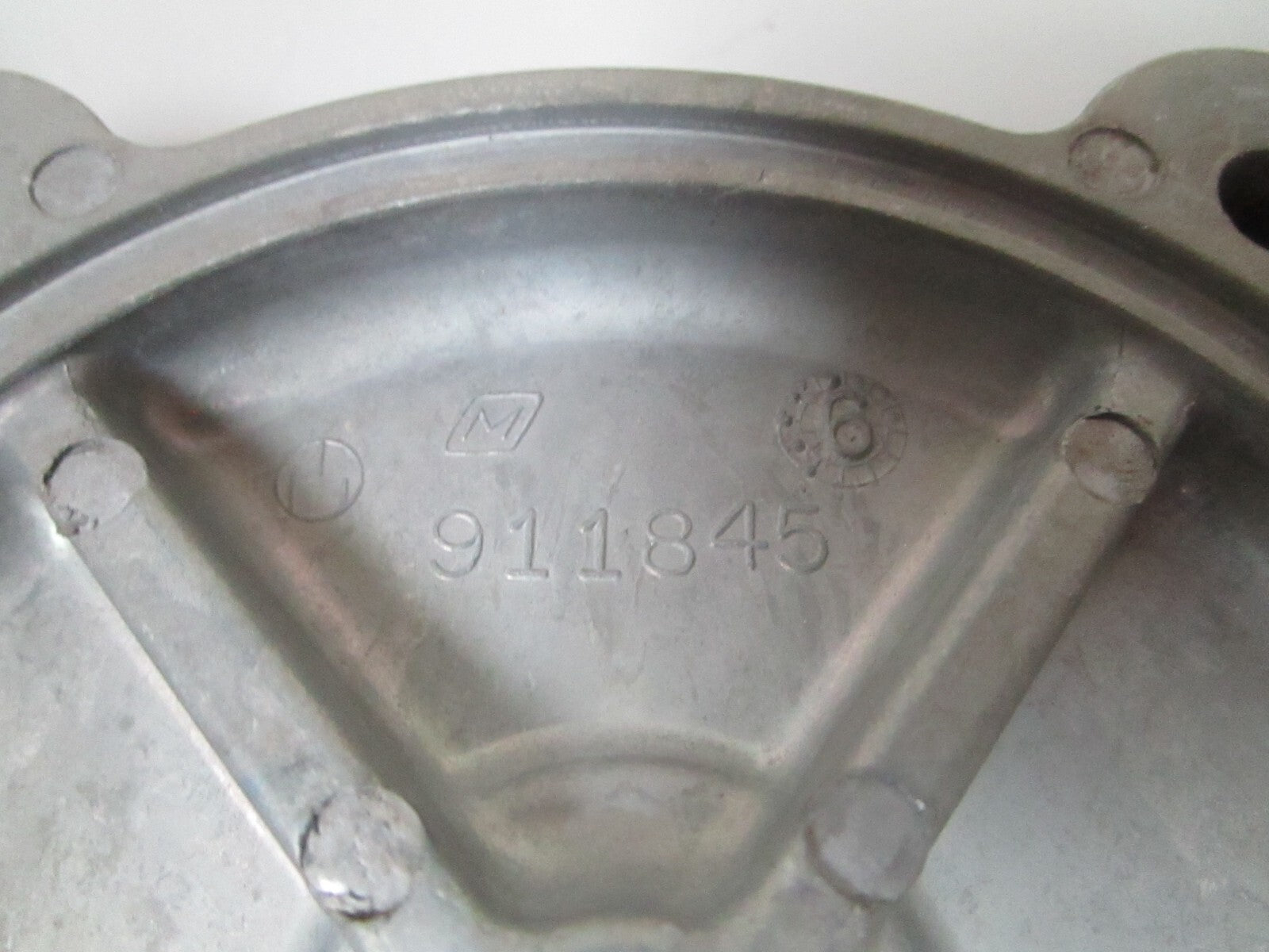 *NEW OEM* 0810 OMC Johnson Evinrude Gear Housing Cover 911845 0911845