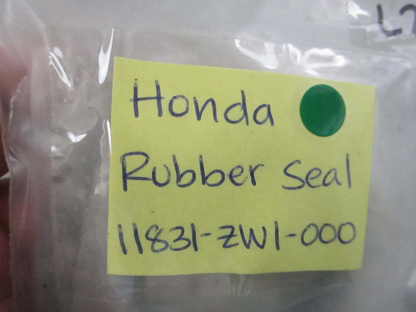 NEW OEM (LOT OF 2) 11831-ZW1-000 Honda Rubber Seal 0810