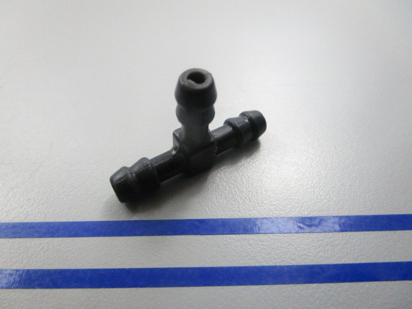NEW OEM 313537 0313537 OMC Johnson Evinrude Tee Fitting 0810