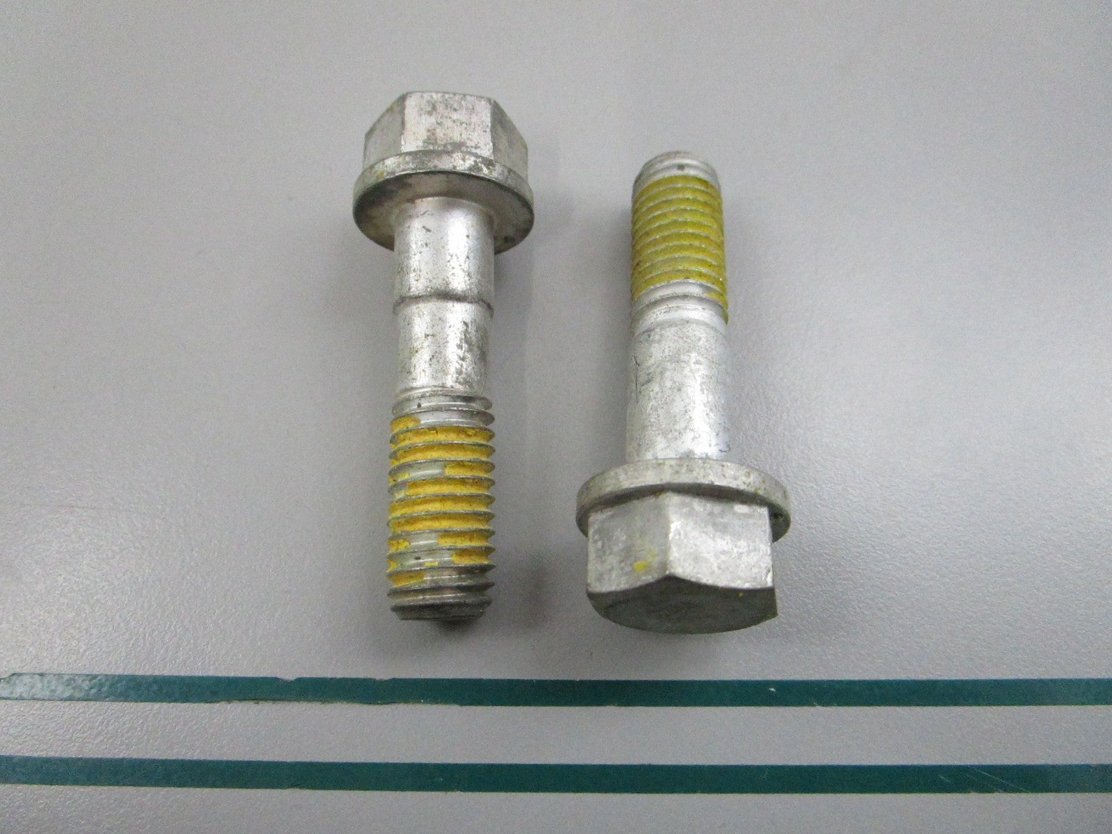 NEW OEM (LOT OF 2) 343024 0343024 OMC Johnson Evinrude Steering Arm Screw 0810