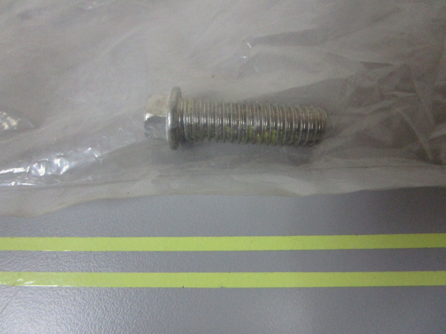 *NEW OEM* 0810 OMC Johnson Evinrude Screw 3852478