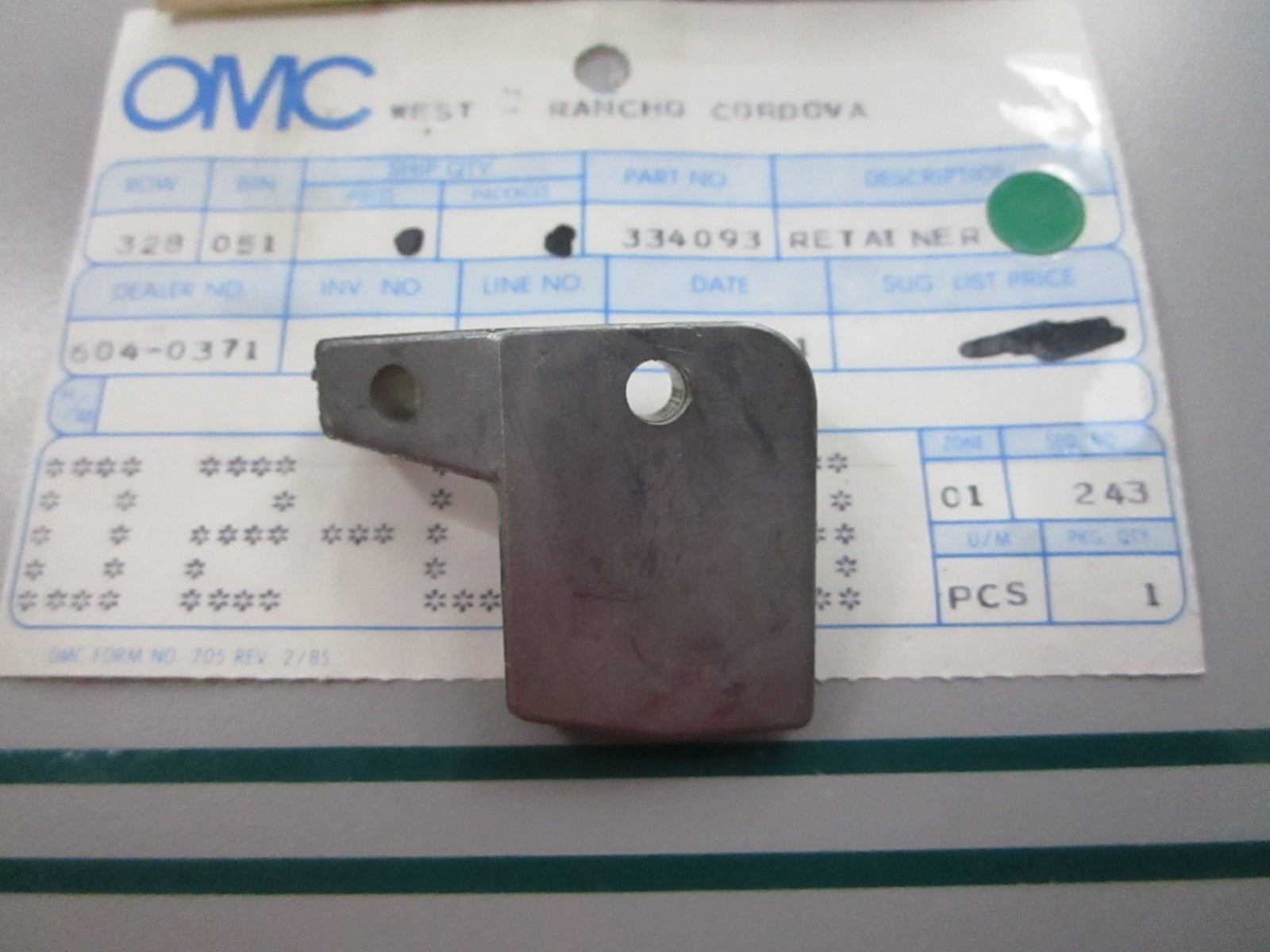 NEW OEM 334093 0334093 OMC Johnson Evinrude Retainer 0810
