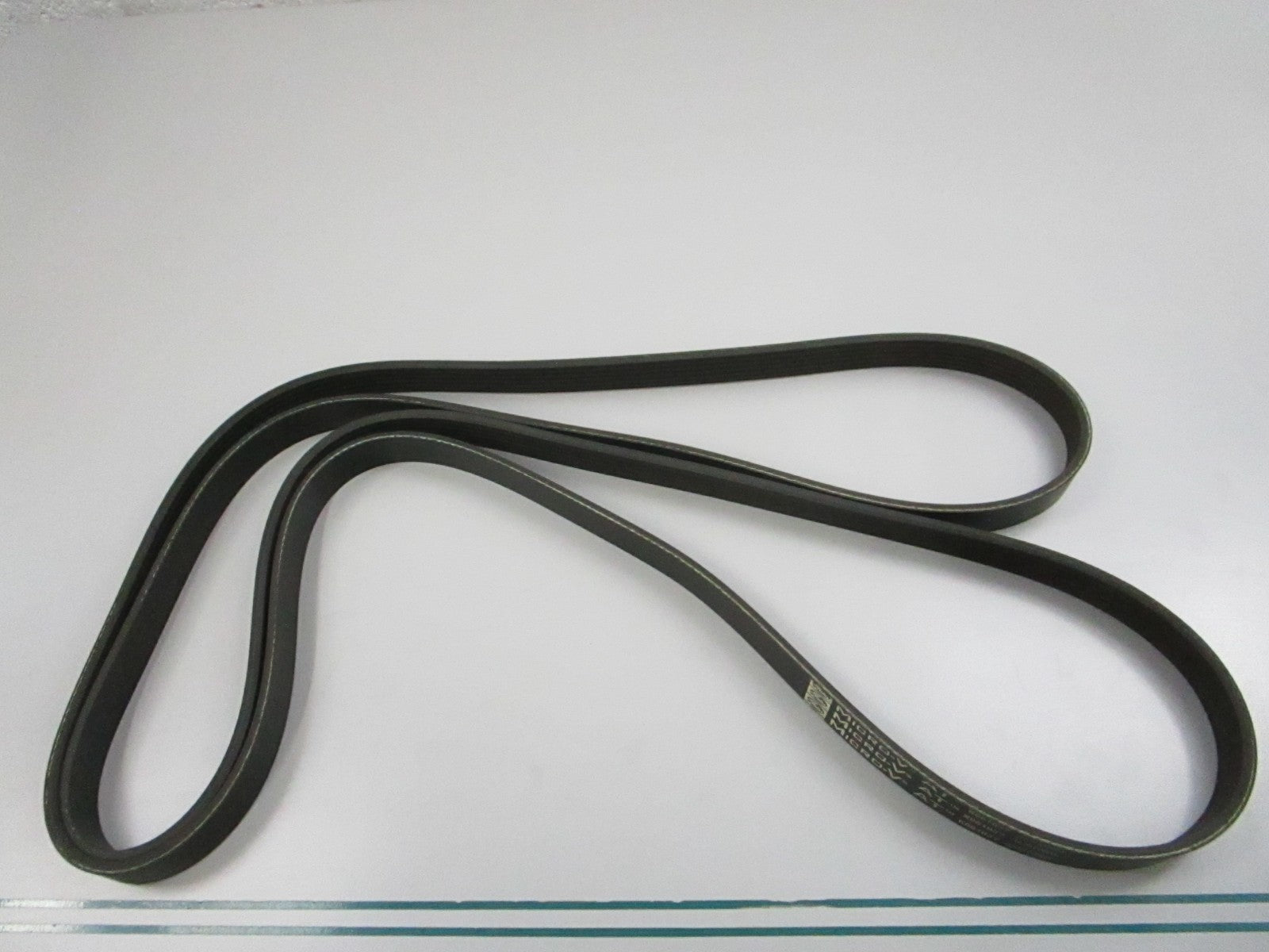 Gates NEW Micro-V Serpentine Belt K061037 6-Rib 104.3" 0810