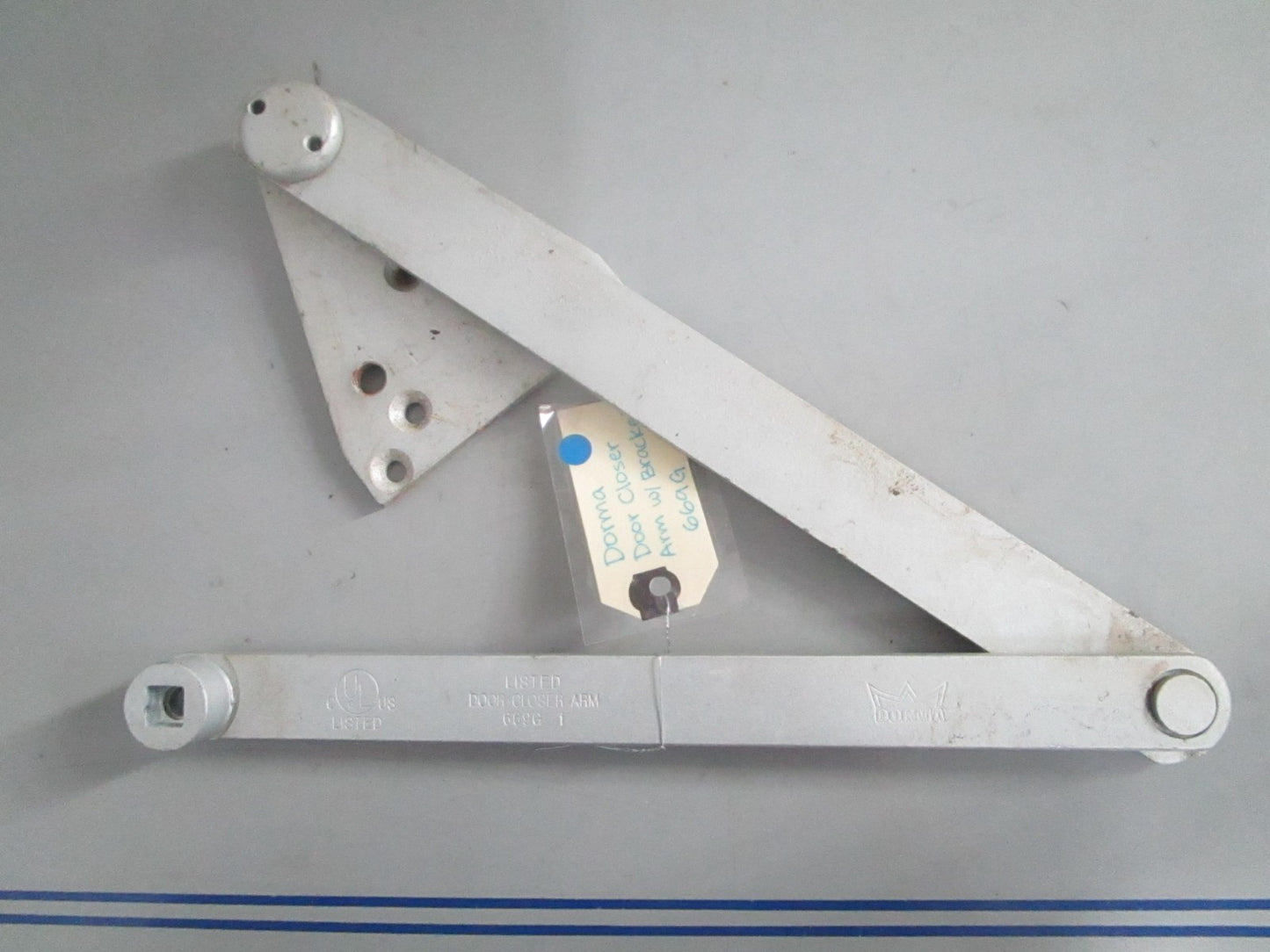 NEW OEM 669G Dorma Door Closer w/ Bracket 0820