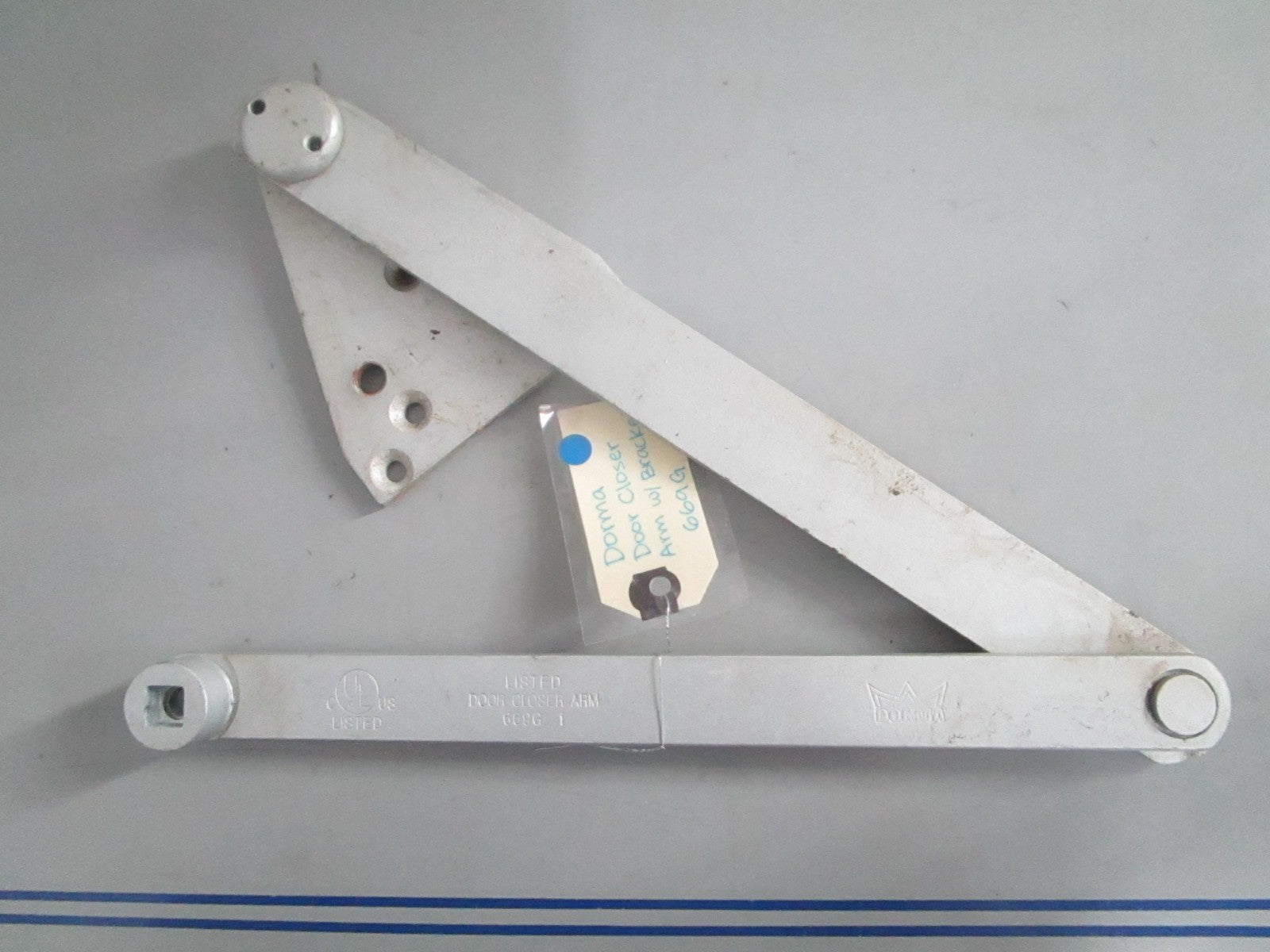 NEW OEM 669G Dorma Door Closer w/ Bracket 0820