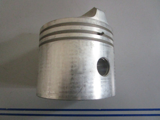 *NEW OEM* 0820 OMC Johnson Evinrude .040 Piston 383698 0383698 315158
