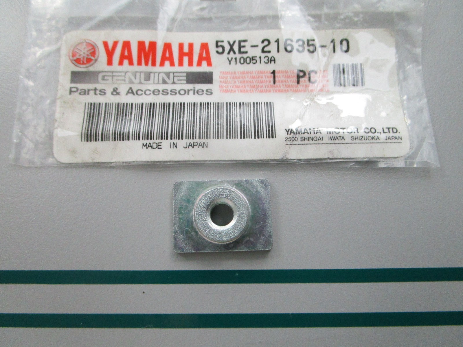 NEW OEM 5XE-21635-10-00 Yamaha Rear Fender Nut 0810