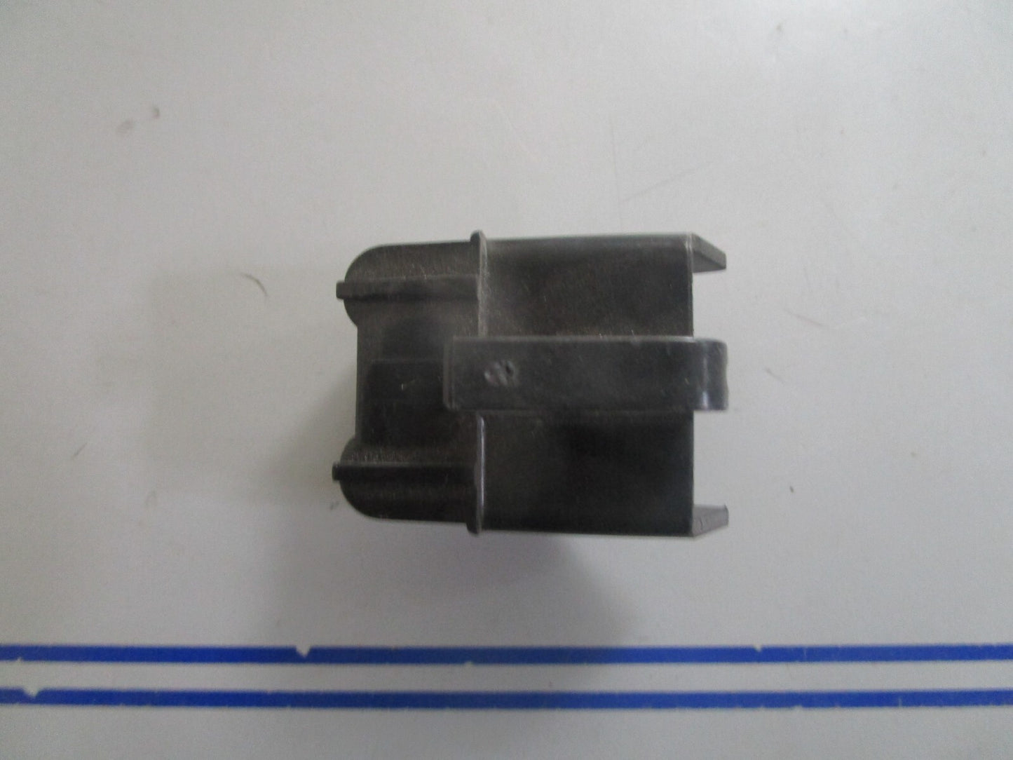 *NEW OEM* 0810 OMC Johnson Evinrude Latch 435818 0435818