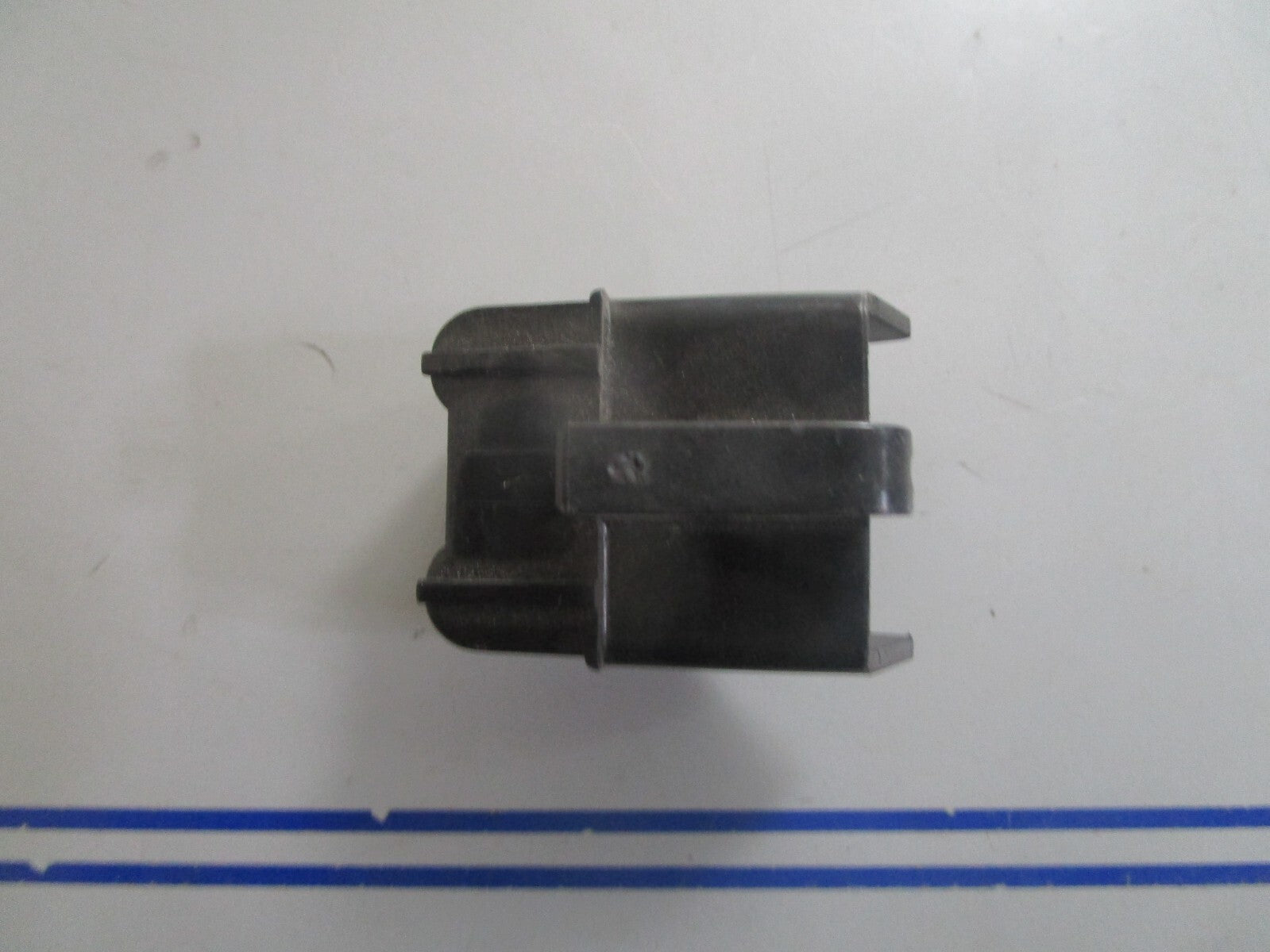 *NEW OEM* 0810 OMC Johnson Evinrude Latch 435818 0435818