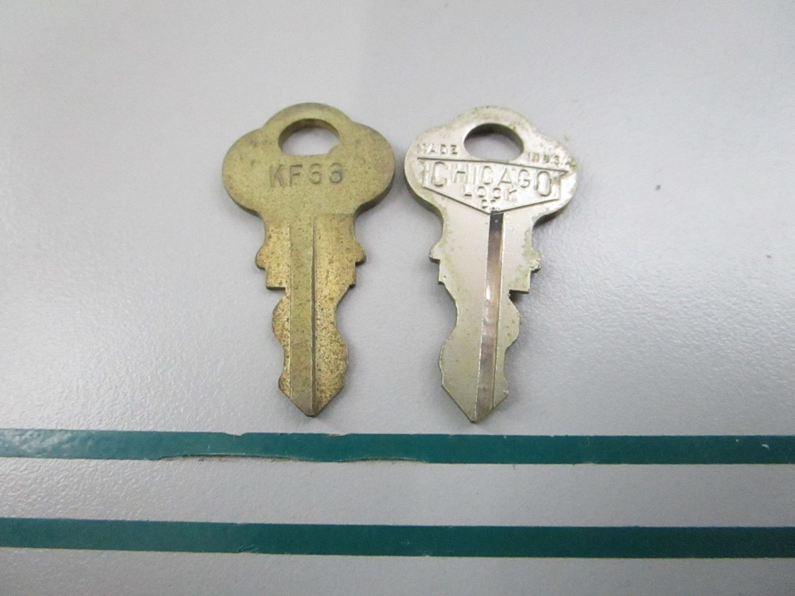 NEW OEM (LOT OF 2) 501581 0501581 OMC Johnson Evinrude KF66 Ignition Key 0810