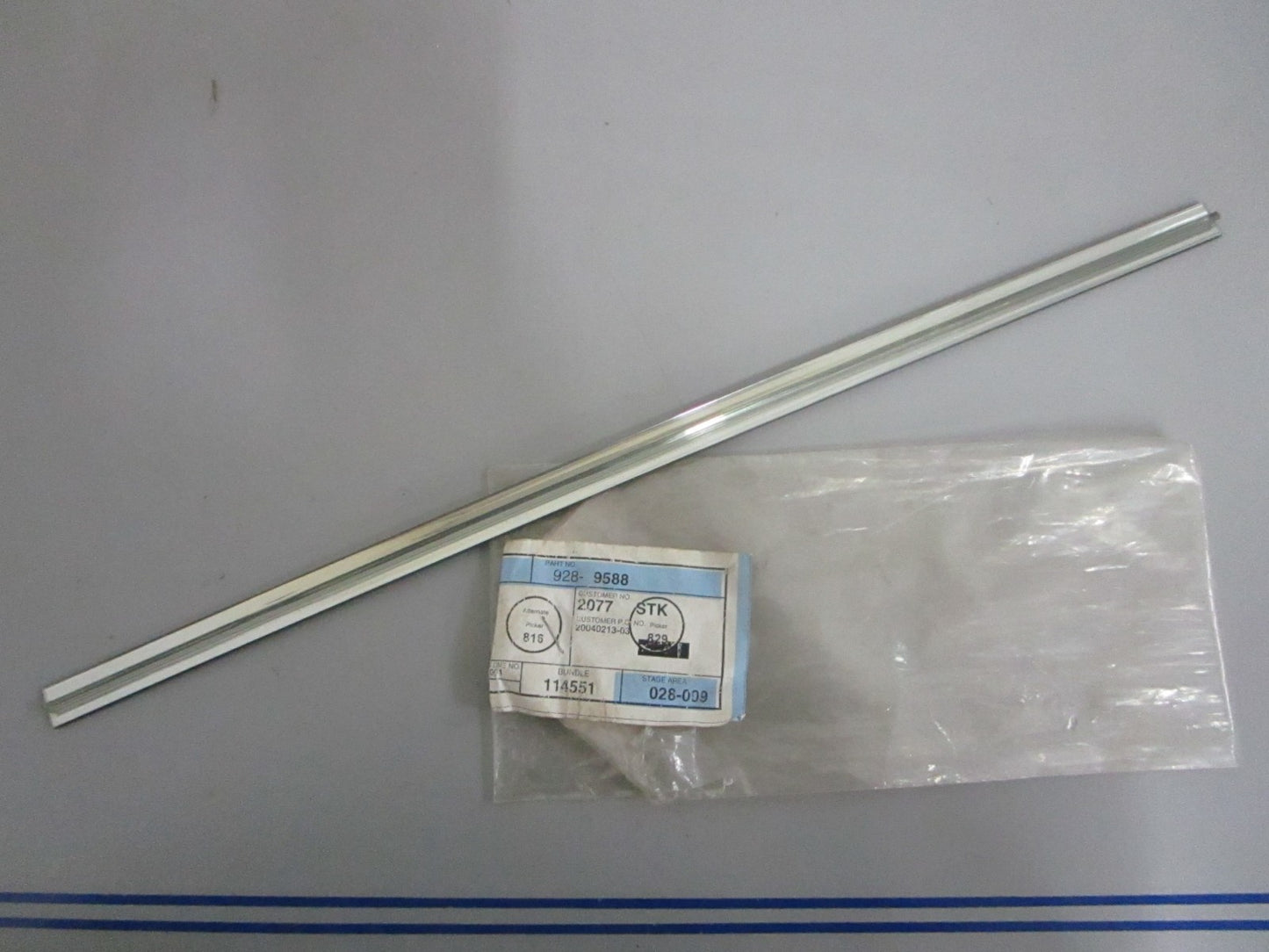 NEW OEM 9289588 Saab Molding Insert 0820