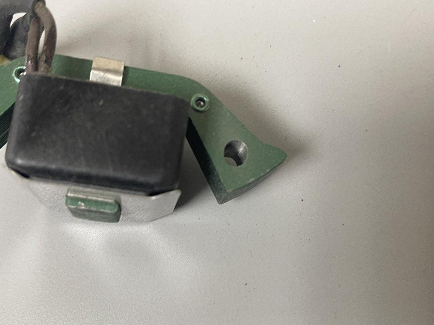 NEW OEM 584333 Johnson Evinrude Coil and Lamination Assembly 0670