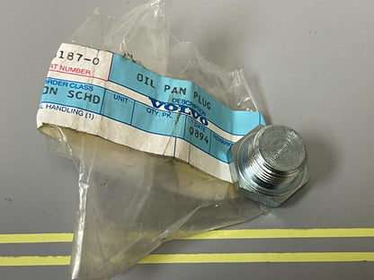 *NEW OEM* 0810 Volvo Penta Plug 948187