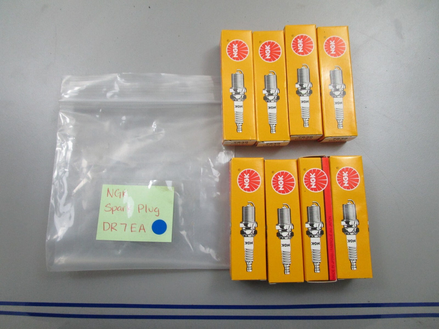 *NEW* (LOT OF 8) 0810 NGK Spark Plug DR7EA