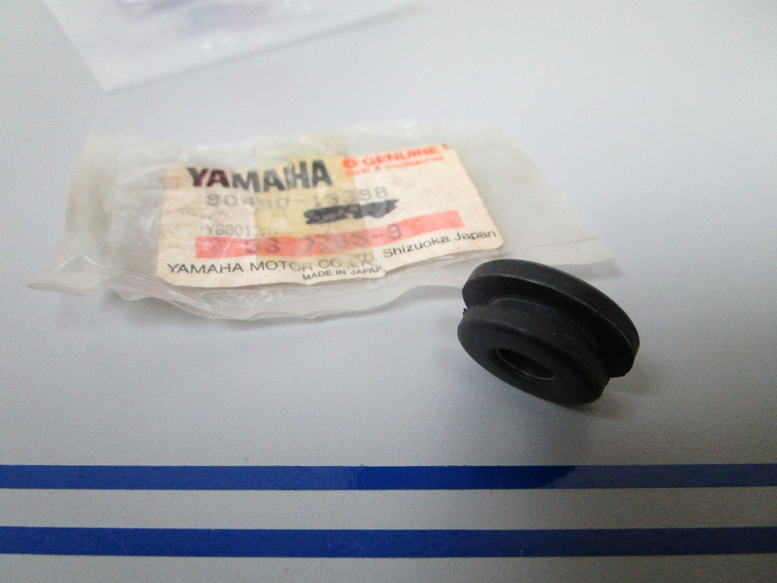 NEW OEM 90480-13398 Yamaha Rubber Grommet 0720