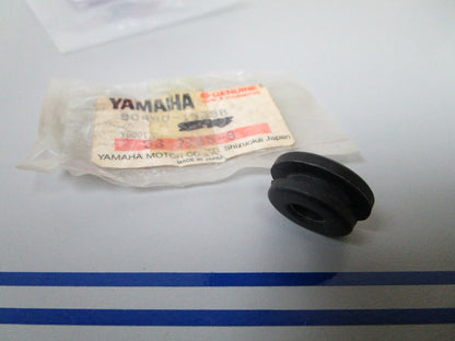 NEW OEM 90480-13398 Yamaha Rubber Grommet 0720