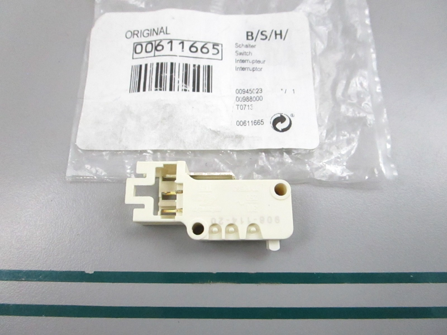 NEW OEM 00611665 Bosch Switch 0810