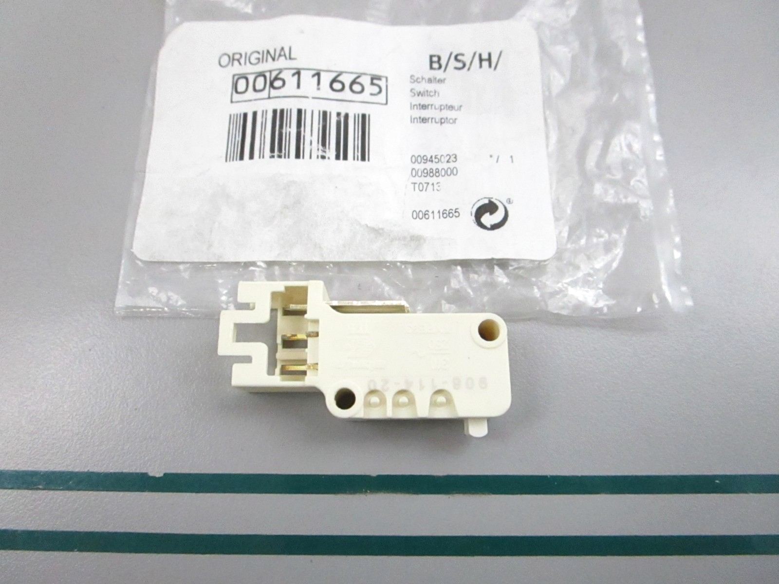 NEW OEM 00611665 Bosch Switch 0810